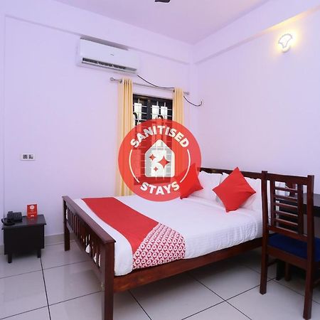 Oyo 26697 United Residency Hotel Kazhakuttam Exterior foto